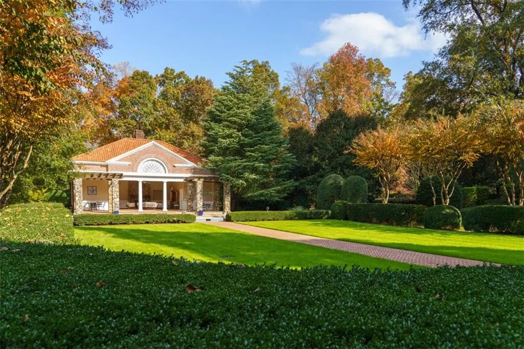 825 Davis Drive, Atlanta, Georgia 30327, 7 Bedrooms Bedrooms, ,8 BathroomsBathrooms,Residential,Sold,825 Davis Drive,7131194