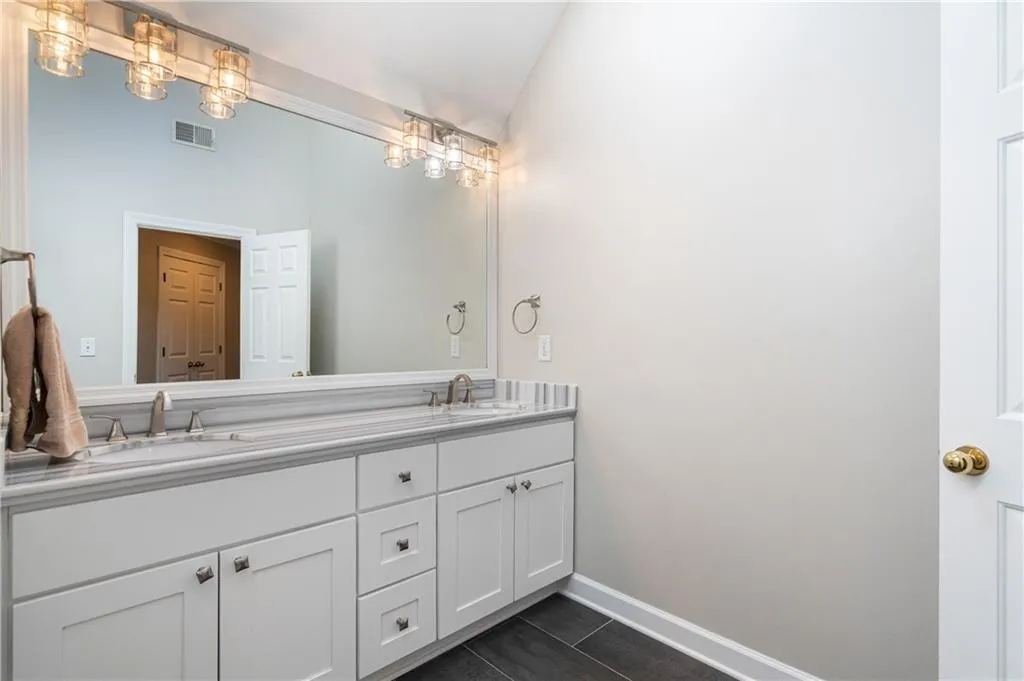 215 Windsor Gate Cove, Sandy Springs, Georgia 30342, 5 Bedrooms Bedrooms, ,4 BathroomsBathrooms,Residential,Sold,215 Windsor Gate Cove,6846116
