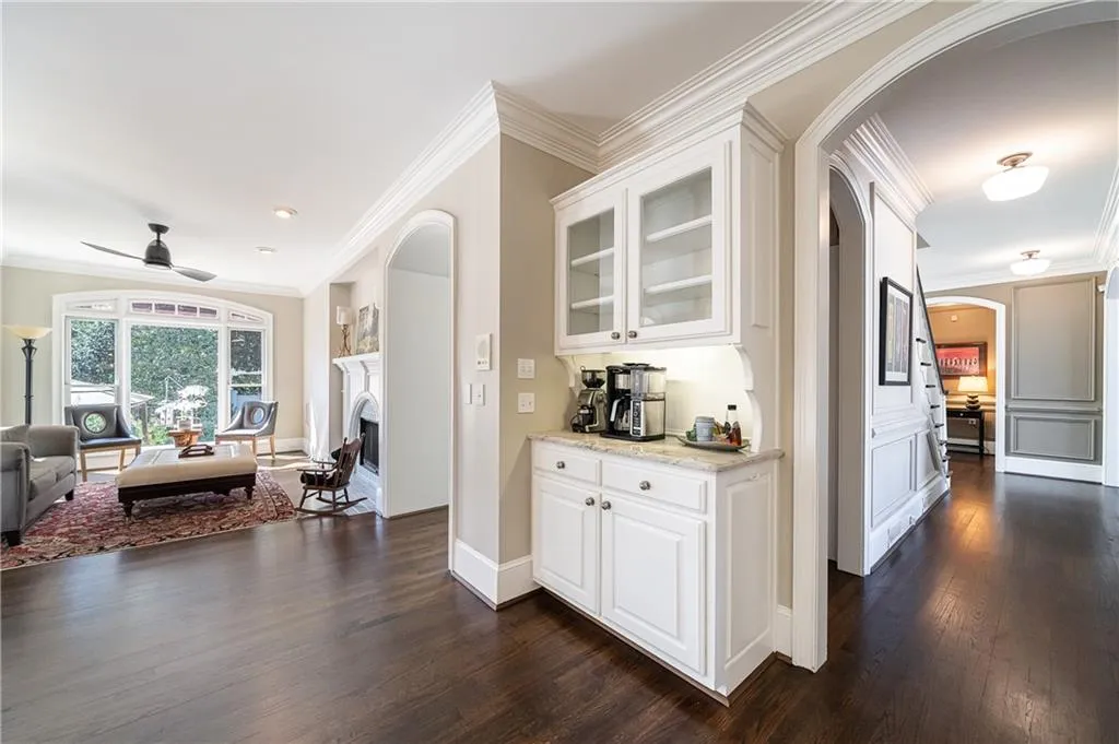 215 Windsor Gate Cove, Sandy Springs, Georgia 30342, 5 Bedrooms Bedrooms, ,4 BathroomsBathrooms,Residential,Sold,215 Windsor Gate Cove,6846116