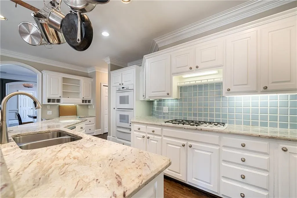 215 Windsor Gate Cove, Sandy Springs, Georgia 30342, 5 Bedrooms Bedrooms, ,4 BathroomsBathrooms,Residential,Sold,215 Windsor Gate Cove,6846116