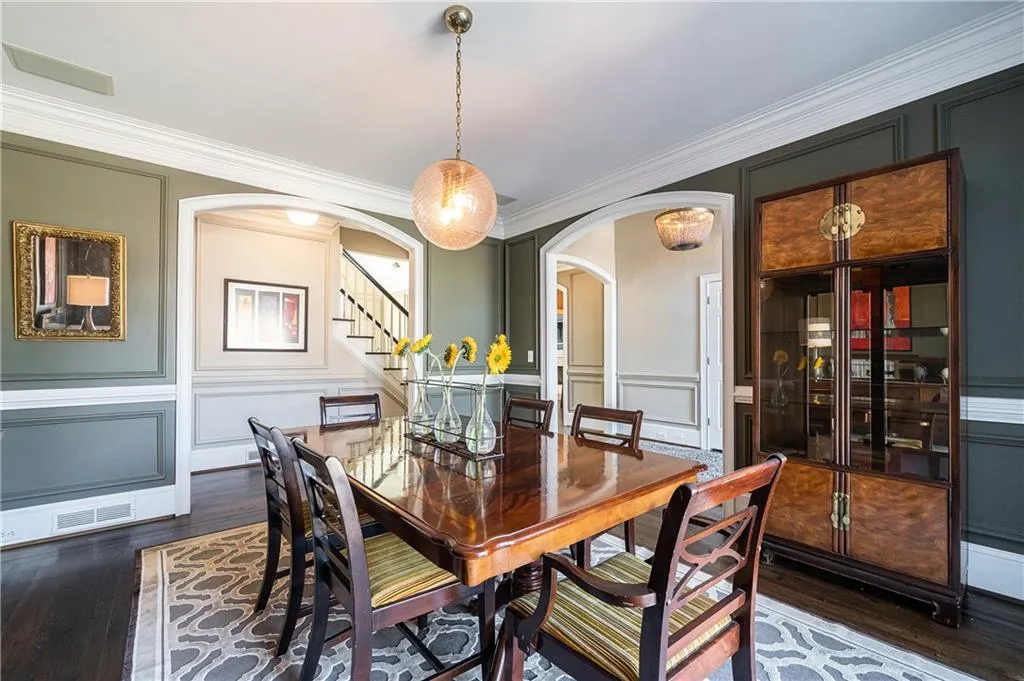 215 Windsor Gate Cove, Sandy Springs, Georgia 30342, 5 Bedrooms Bedrooms, ,4 BathroomsBathrooms,Residential,Sold,215 Windsor Gate Cove,6846116