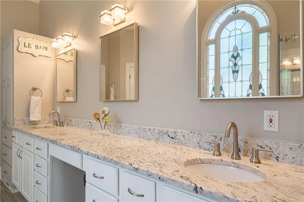 215 Windsor Gate Cove, Sandy Springs, Georgia 30342, 5 Bedrooms Bedrooms, ,4 BathroomsBathrooms,Residential,Sold,215 Windsor Gate Cove,6846116