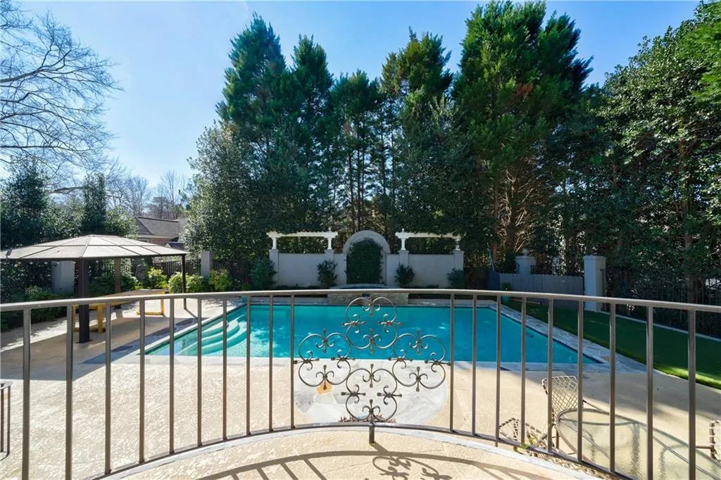 215 Windsor Gate Cove, Sandy Springs, Georgia 30342, 5 Bedrooms Bedrooms, ,4 BathroomsBathrooms,Residential,Sold,215 Windsor Gate Cove,6846116