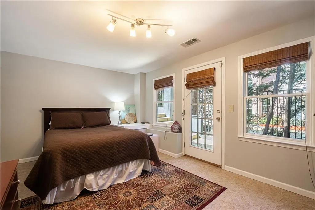 215 Windsor Gate Cove, Sandy Springs, Georgia 30342, 5 Bedrooms Bedrooms, ,4 BathroomsBathrooms,Residential,Sold,215 Windsor Gate Cove,6846116