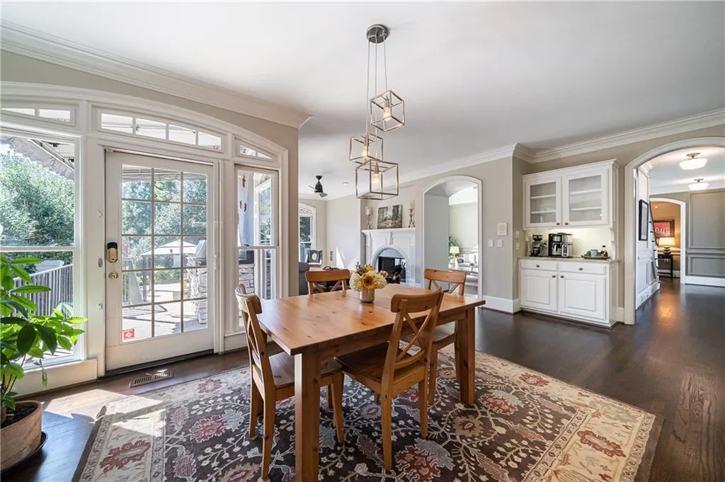 215 Windsor Gate Cove, Sandy Springs, Georgia 30342, 5 Bedrooms Bedrooms, ,4 BathroomsBathrooms,Residential,Sold,215 Windsor Gate Cove,6846116