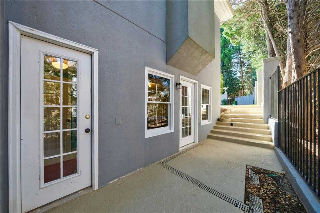 215 Windsor Gate Cove, Sandy Springs, Georgia 30342, 5 Bedrooms Bedrooms, ,4 BathroomsBathrooms,Residential,Sold,215 Windsor Gate Cove,6846116