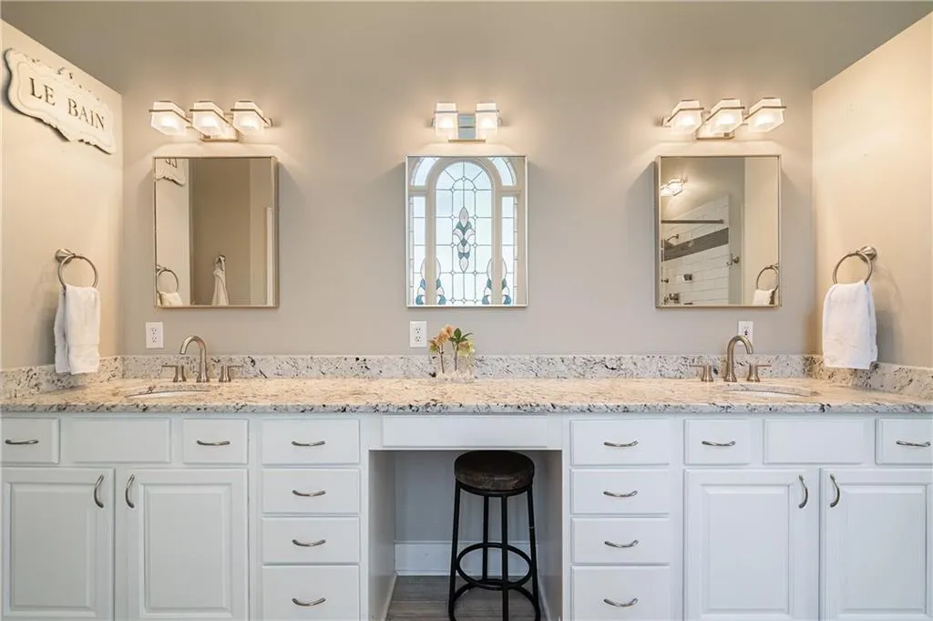 215 Windsor Gate Cove, Sandy Springs, Georgia 30342, 5 Bedrooms Bedrooms, ,4 BathroomsBathrooms,Residential,Sold,215 Windsor Gate Cove,6846116