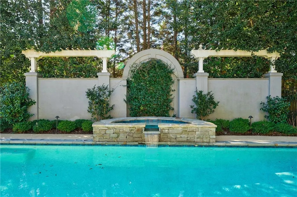 215 Windsor Gate Cove, Sandy Springs, Georgia 30342, 5 Bedrooms Bedrooms, ,4 BathroomsBathrooms,Residential,Sold,215 Windsor Gate Cove,6846116
