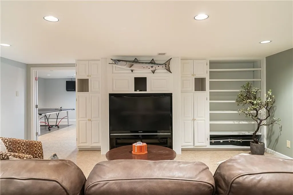 215 Windsor Gate Cove, Sandy Springs, Georgia 30342, 5 Bedrooms Bedrooms, ,4 BathroomsBathrooms,Residential,Sold,215 Windsor Gate Cove,6846116
