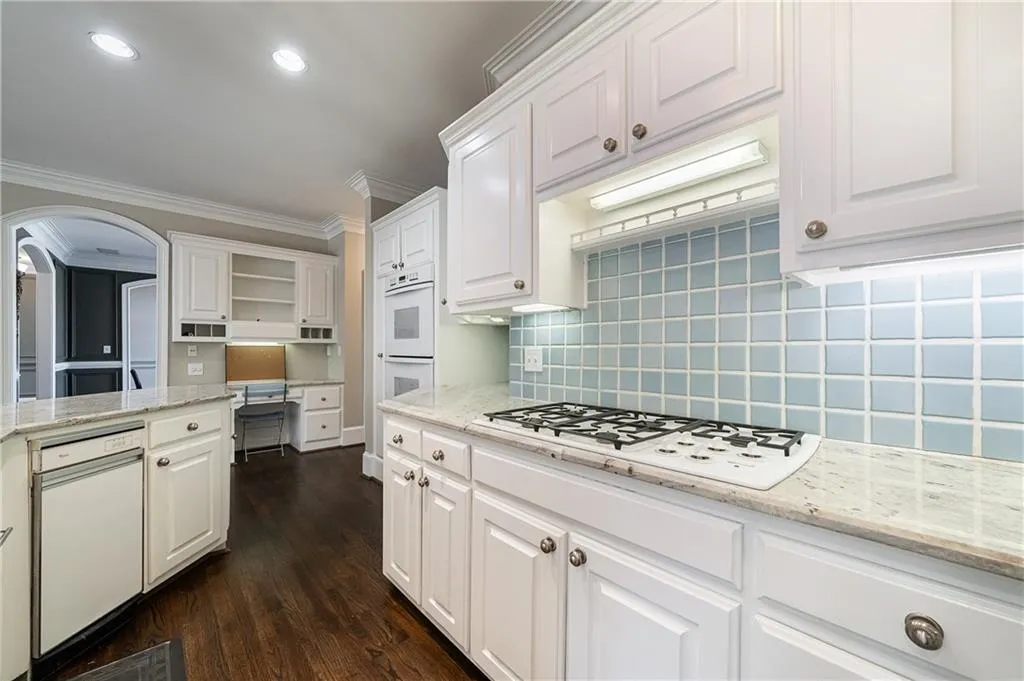 215 Windsor Gate Cove, Sandy Springs, Georgia 30342, 5 Bedrooms Bedrooms, ,4 BathroomsBathrooms,Residential,Sold,215 Windsor Gate Cove,6846116