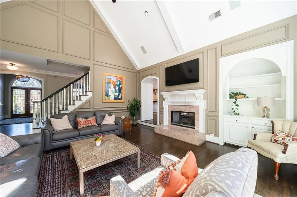 215 Windsor Gate Cove, Sandy Springs, Georgia 30342, 5 Bedrooms Bedrooms, ,4 BathroomsBathrooms,Residential,Sold,215 Windsor Gate Cove,6846116