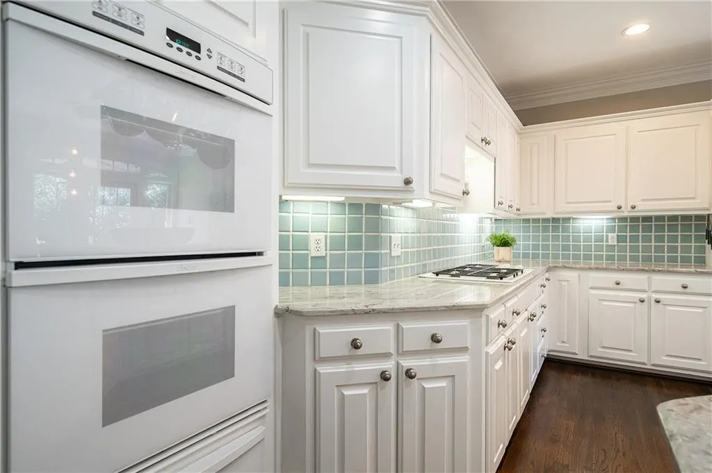 215 Windsor Gate Cove, Sandy Springs, Georgia 30342, 5 Bedrooms Bedrooms, ,4 BathroomsBathrooms,Residential,Sold,215 Windsor Gate Cove,6846116