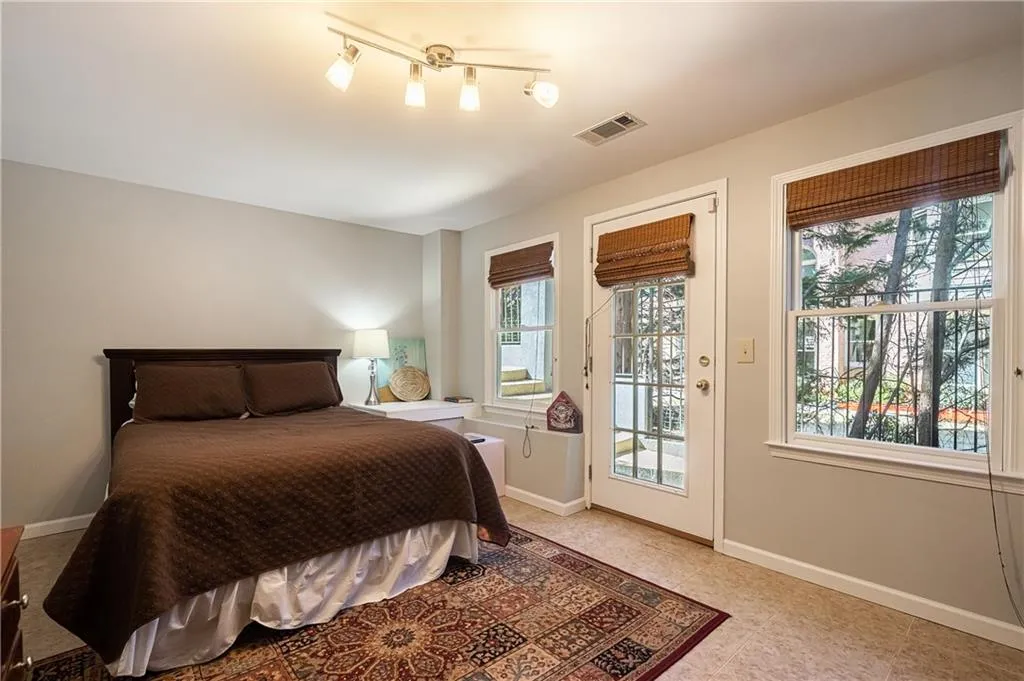 215 Windsor Gate Cove, Sandy Springs, Georgia 30342, 5 Bedrooms Bedrooms, ,4 BathroomsBathrooms,Residential,Sold,215 Windsor Gate Cove,6846116