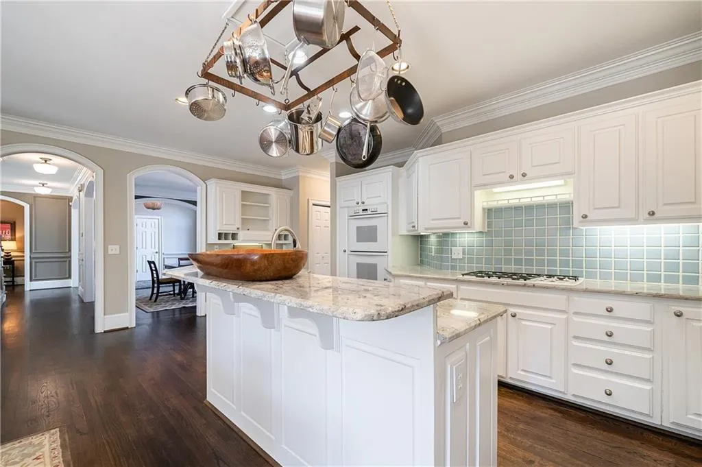 215 Windsor Gate Cove, Sandy Springs, Georgia 30342, 5 Bedrooms Bedrooms, ,4 BathroomsBathrooms,Residential,Sold,215 Windsor Gate Cove,6846116