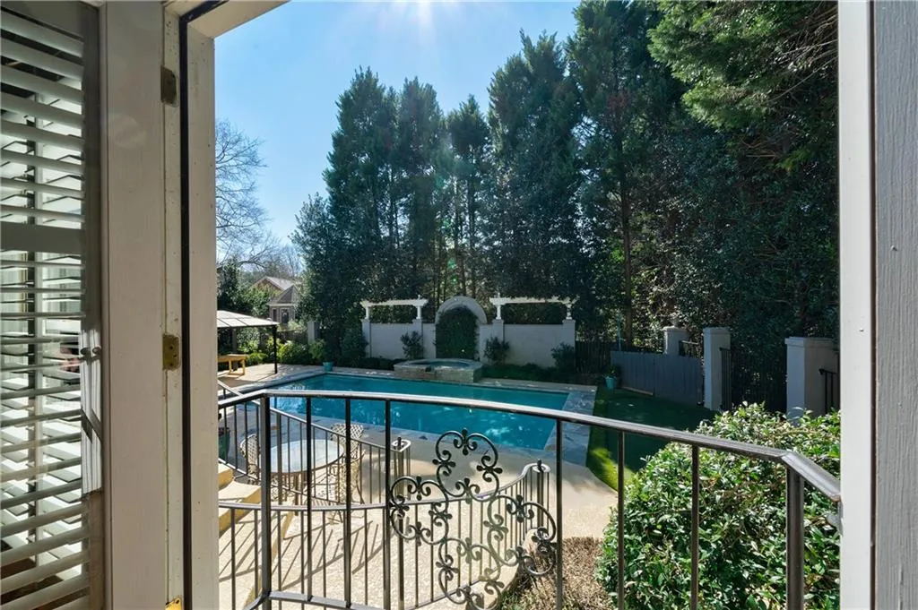 215 Windsor Gate Cove, Sandy Springs, Georgia 30342, 5 Bedrooms Bedrooms, ,4 BathroomsBathrooms,Residential,Sold,215 Windsor Gate Cove,6846116