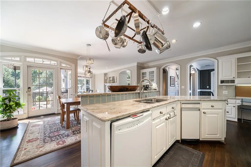 215 Windsor Gate Cove, Sandy Springs, Georgia 30342, 5 Bedrooms Bedrooms, ,4 BathroomsBathrooms,Residential,Sold,215 Windsor Gate Cove,6846116