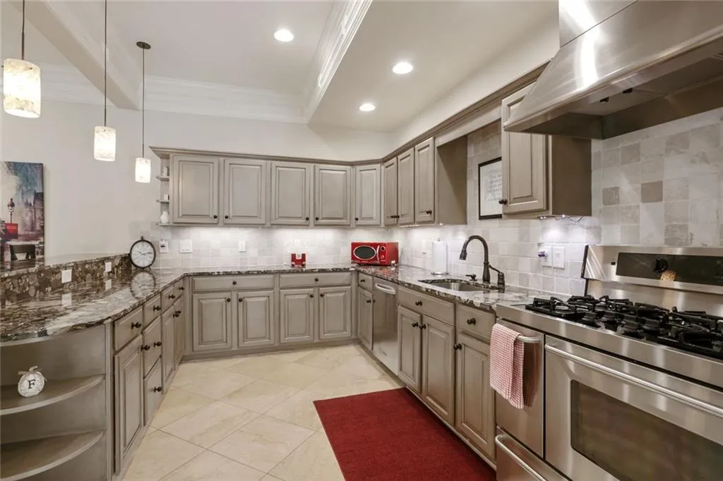 205 Bach Court, Sandy Springs, Georgia 30350, 6 Bedrooms Bedrooms, ,6 BathroomsBathrooms,Residential,Sold,205 Bach Court,6806621
