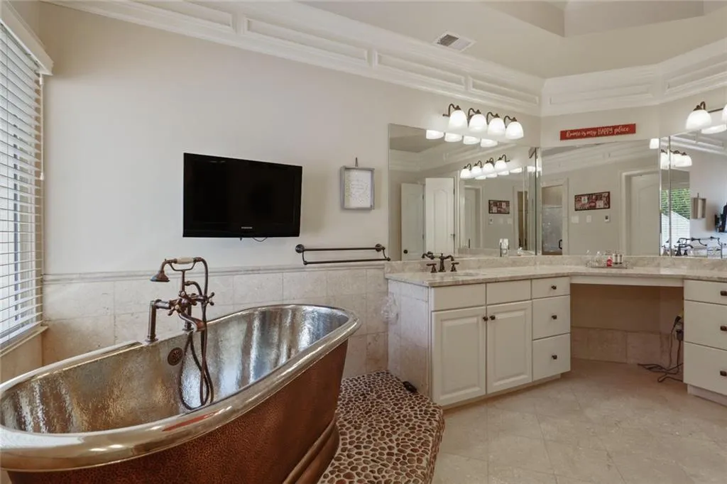 205 Bach Court, Sandy Springs, Georgia 30350, 6 Bedrooms Bedrooms, ,6 BathroomsBathrooms,Residential,Sold,205 Bach Court,6806621