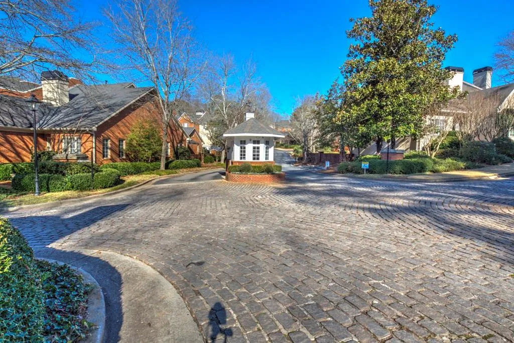 63 Paces West Drive Nw, Atlanta, Georgia 30327, 3 Bedrooms Bedrooms, ,2 BathroomsBathrooms,Residential,Sold,63 Paces West Drive Nw,5792673