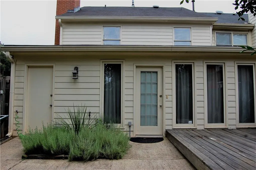 300 Forestgate Court, Sandy Springs, Georgia 30350, 3 Bedrooms Bedrooms, ,2 BathroomsBathrooms,Residential,Sold,300 Forestgate Court,5900953