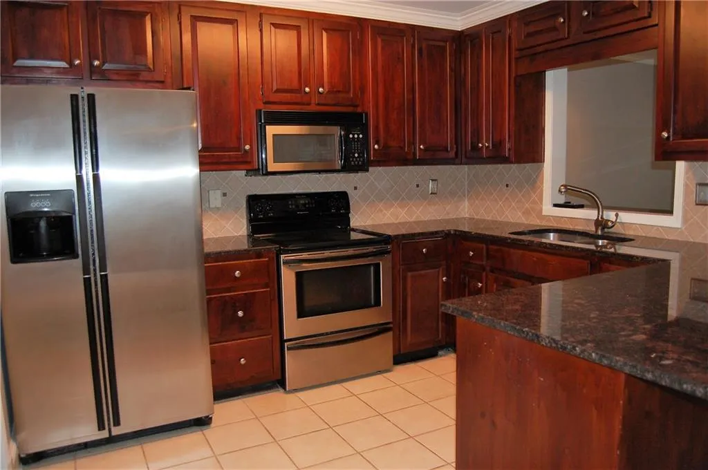 300 Forestgate Court, Sandy Springs, Georgia 30350, 3 Bedrooms Bedrooms, ,2 BathroomsBathrooms,Residential,Sold,300 Forestgate Court,5900953