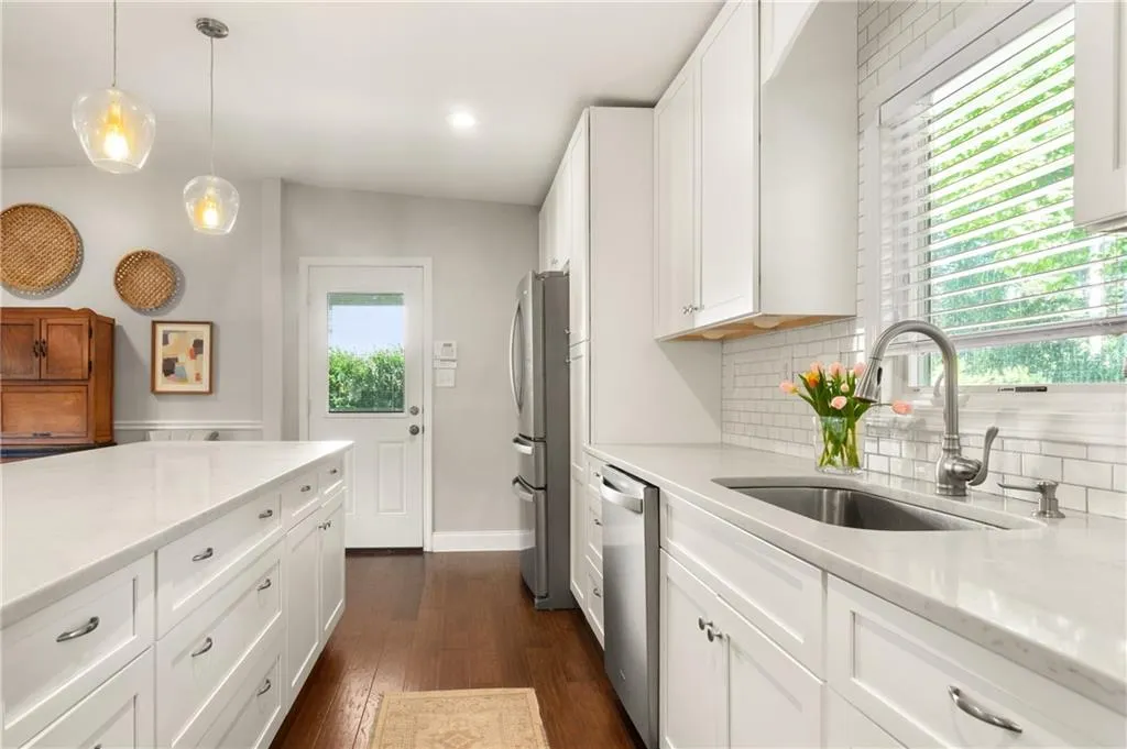 429 Carolwood Lane, Atlanta, Georgia 30342, 3 Bedrooms Bedrooms, ,2 BathroomsBathrooms,Residential,Sold,429 Carolwood Lane,6943724