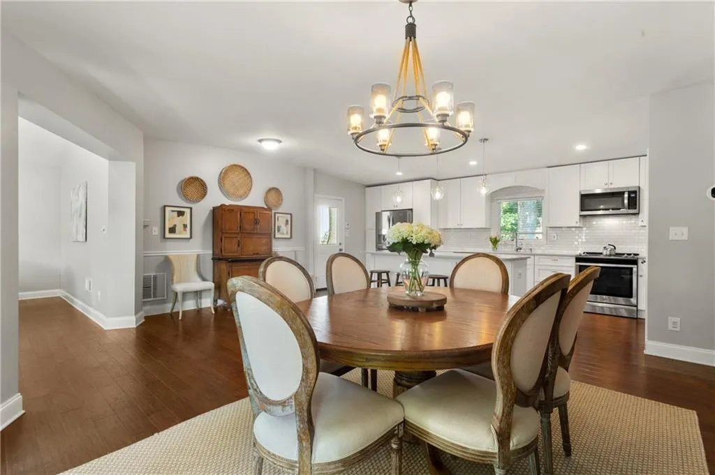 429 Carolwood Lane, Atlanta, Georgia 30342, 3 Bedrooms Bedrooms, ,2 BathroomsBathrooms,Residential,Sold,429 Carolwood Lane,6943724