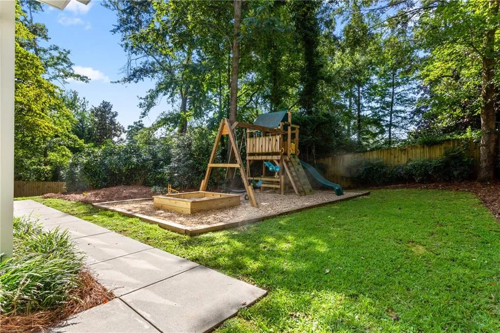 429 Carolwood Lane, Atlanta, Georgia 30342, 3 Bedrooms Bedrooms, ,2 BathroomsBathrooms,Residential,Sold,429 Carolwood Lane,6943724