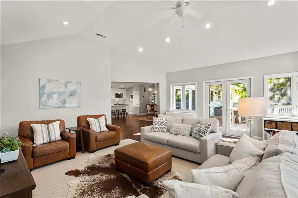 429 Carolwood Lane, Atlanta, Georgia 30342, 3 Bedrooms Bedrooms, ,2 BathroomsBathrooms,Residential,Sold,429 Carolwood Lane,6943724