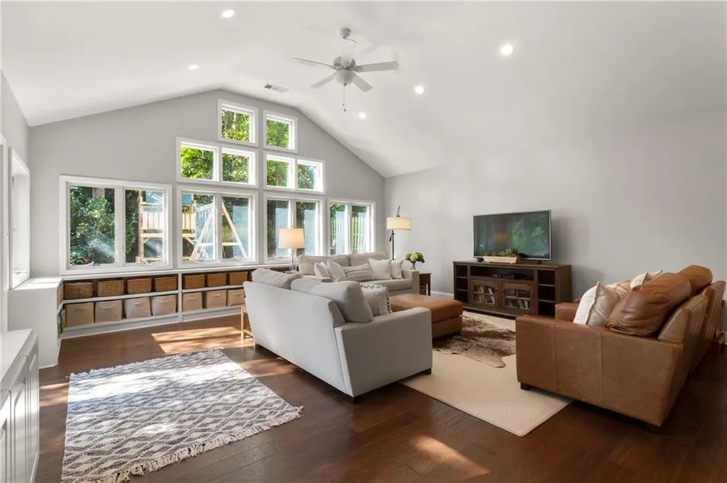 429 Carolwood Lane, Atlanta, Georgia 30342, 3 Bedrooms Bedrooms, ,2 BathroomsBathrooms,Residential,Sold,429 Carolwood Lane,6943724