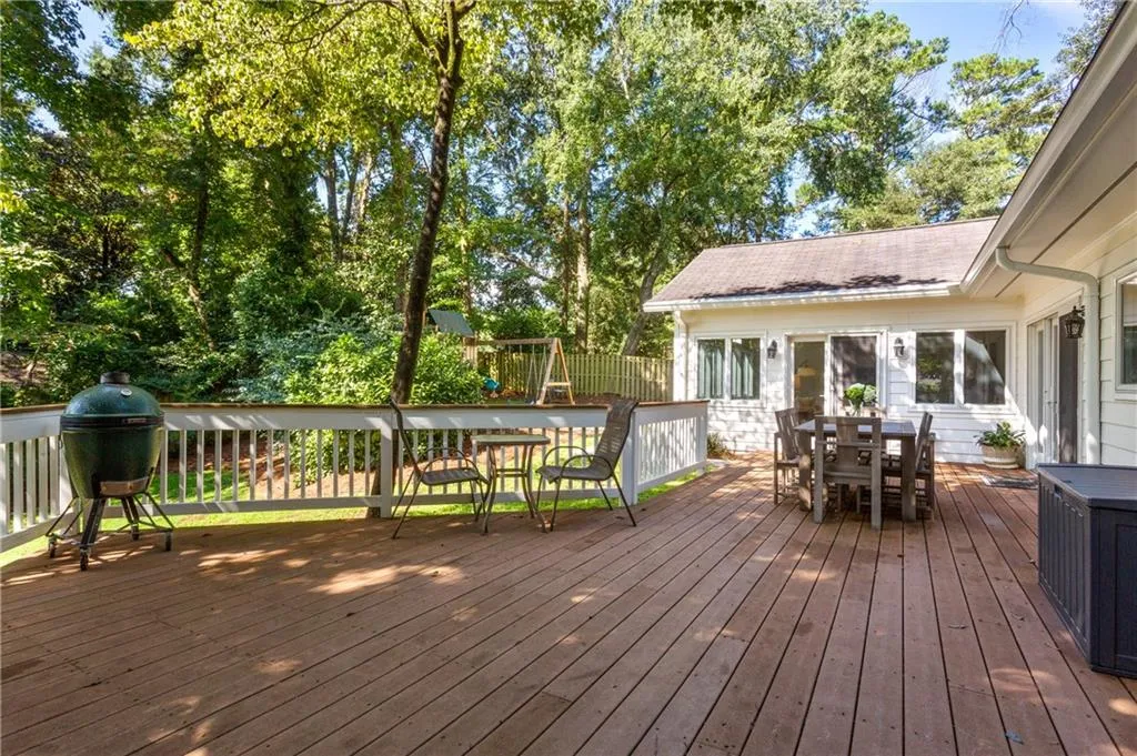 429 Carolwood Lane, Atlanta, Georgia 30342, 3 Bedrooms Bedrooms, ,2 BathroomsBathrooms,Residential,Sold,429 Carolwood Lane,6943724