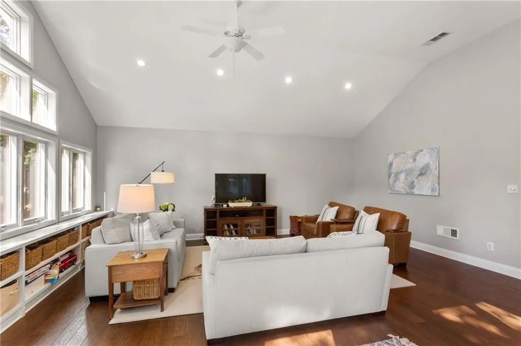 429 Carolwood Lane, Atlanta, Georgia 30342, 3 Bedrooms Bedrooms, ,2 BathroomsBathrooms,Residential,Sold,429 Carolwood Lane,6943724