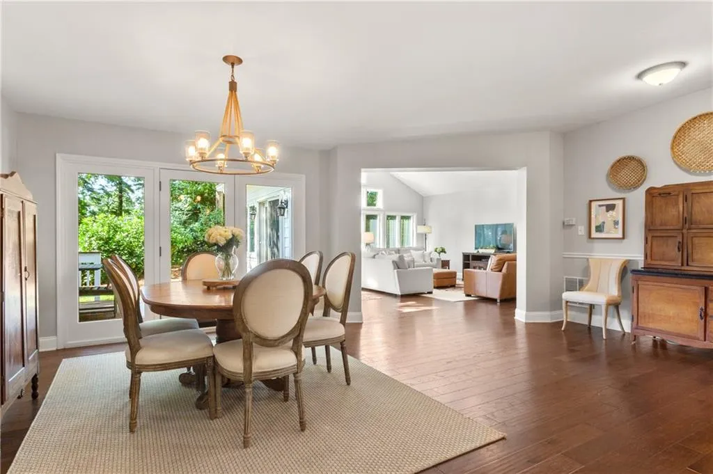 429 Carolwood Lane, Atlanta, Georgia 30342, 3 Bedrooms Bedrooms, ,2 BathroomsBathrooms,Residential,Sold,429 Carolwood Lane,6943724