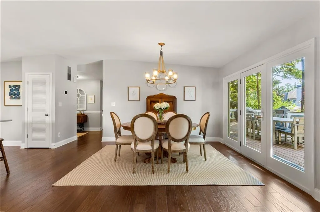 429 Carolwood Lane, Atlanta, Georgia 30342, 3 Bedrooms Bedrooms, ,2 BathroomsBathrooms,Residential,Sold,429 Carolwood Lane,6943724