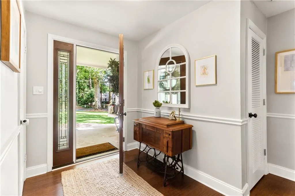 429 Carolwood Lane, Atlanta, Georgia 30342, 3 Bedrooms Bedrooms, ,2 BathroomsBathrooms,Residential,Sold,429 Carolwood Lane,6943724