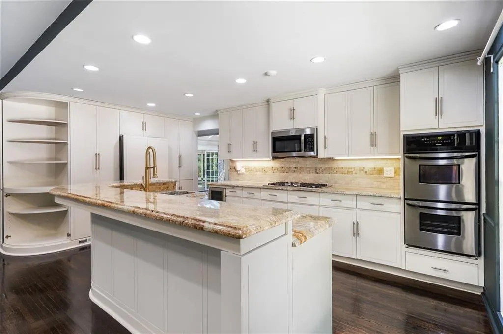 1190 W Wesley Road Nw, Atlanta, Georgia 30327, 5 Bedrooms Bedrooms, ,4 BathroomsBathrooms,Residential,For Sale,1190 W Wesley Road Nw,7636048