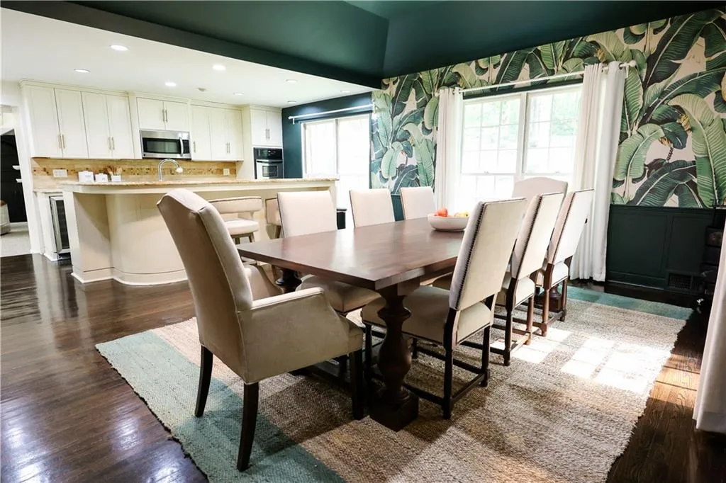 Breakfast Room in kitchen.