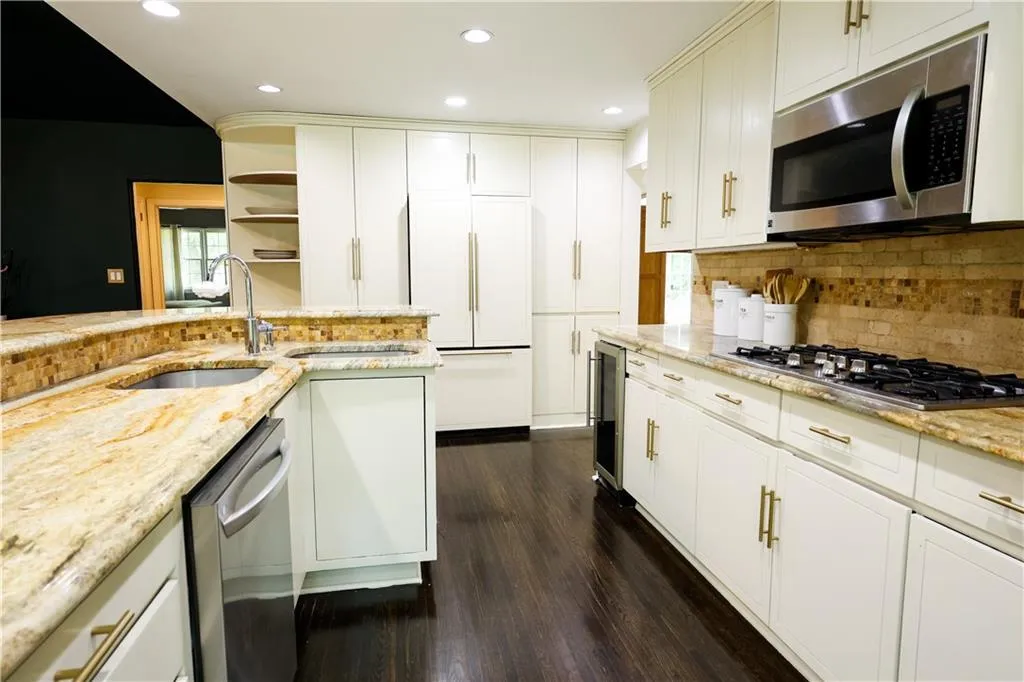 1190 W Wesley Road Nw, Atlanta, Georgia 30327, 5 Bedrooms Bedrooms, ,4 BathroomsBathrooms,Residential,For Sale,1190 W Wesley Road Nw,7636048