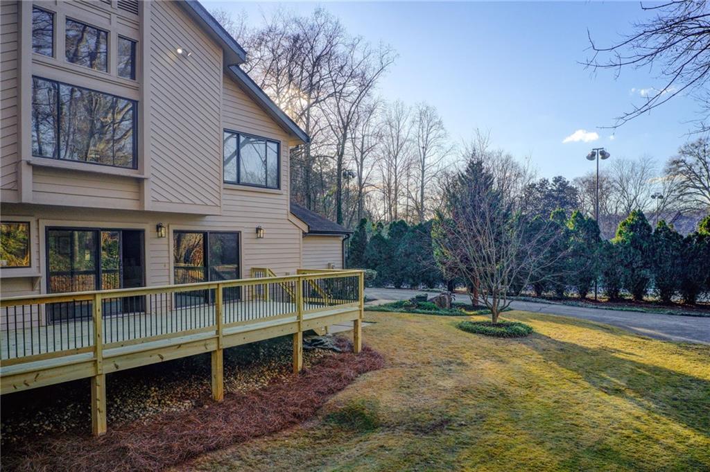 Beautiful new deck and flat front and back yard