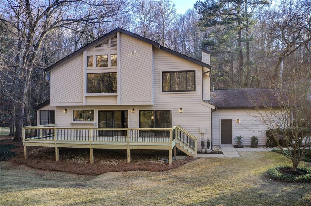 Brand new beautiful deck ready for family parties.