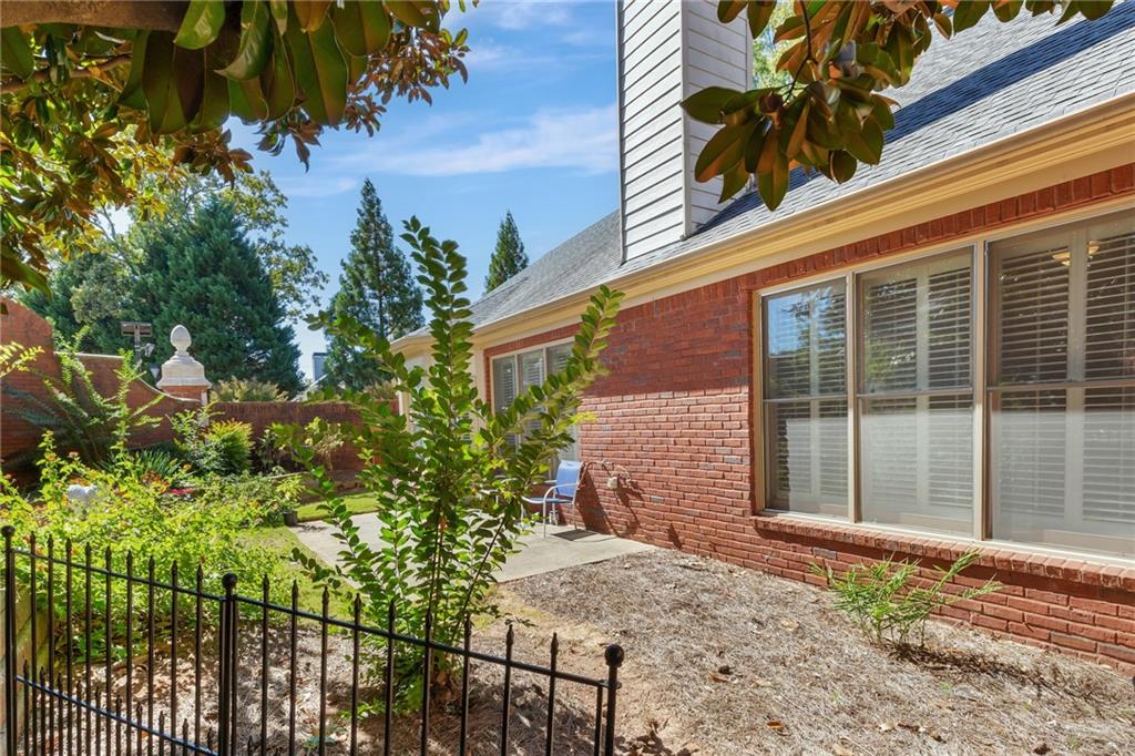 6360 Glen Oaks Lane, Atlanta, Georgia 30328, 4 Bedrooms Bedrooms, ,3 BathroomsBathrooms,Residential,Sold,6360 Glen Oaks Lane,7294914