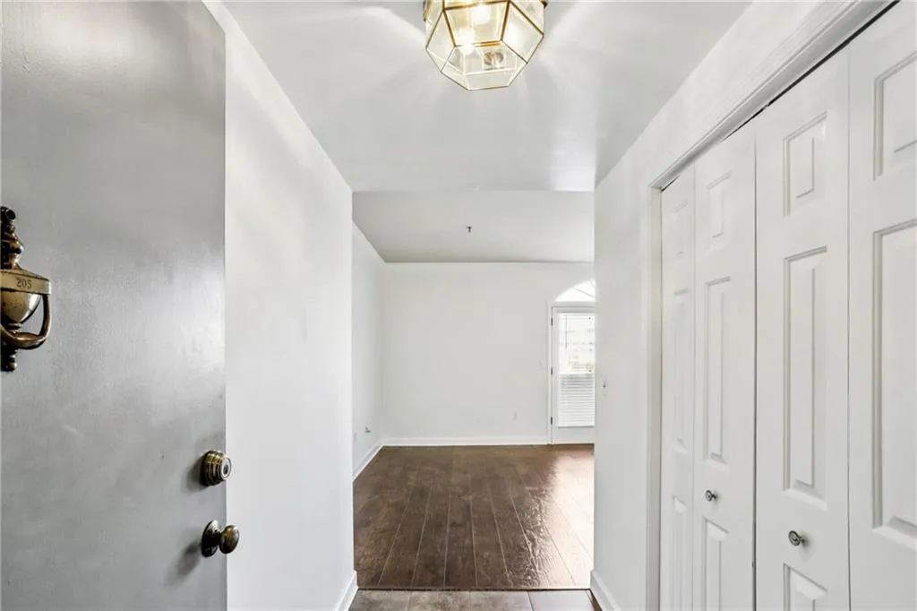 2161 Peachtree Road Ne Unit 205, Atlanta, Georgia 30309, 2 Bedrooms Bedrooms, 0 ,2 BathroomsBathrooms,Residential,For Sale,2161 Peachtree Road Ne Unit 205,7711571