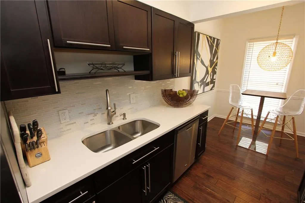 702 Brandywine Circle, Sandy Springs, Georgia 30350, 3 Bedrooms Bedrooms, ,2 BathroomsBathrooms,Residential,Sold,702 Brandywine Circle,6064400