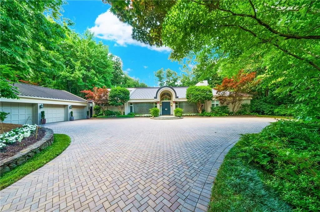 30 Finch Forest Trail Nw, Sandy Springs, Georgia 30327, 4 Bedrooms Bedrooms, ,3 BathroomsBathrooms,Residential,Sold,30 Finch Forest Trail Nw,6948895