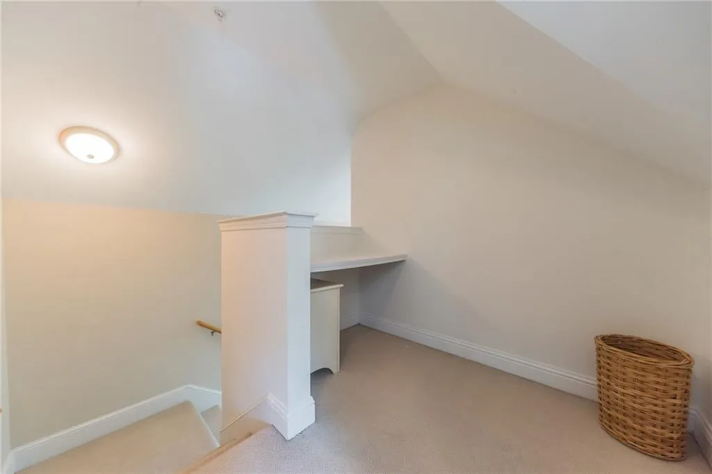1123 Glenridge Place, Atlanta, Georgia 30342, 2 Bedrooms Bedrooms, ,2 BathroomsBathrooms,Residential,Sold,1123 Glenridge Place,6611489
