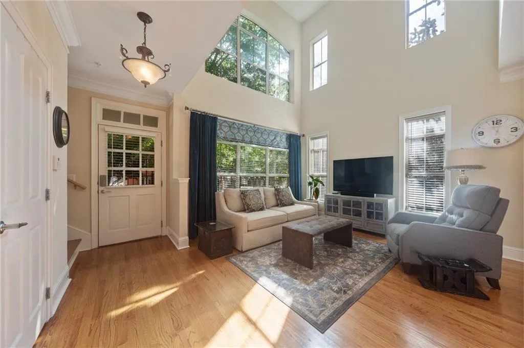 1123 Glenridge Place, Atlanta, Georgia 30342, 2 Bedrooms Bedrooms, ,2 BathroomsBathrooms,Residential,Sold,1123 Glenridge Place,6611489