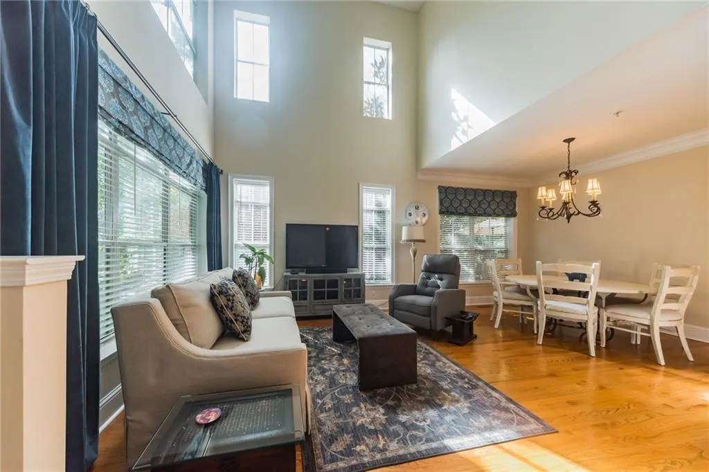1123 Glenridge Place, Atlanta, Georgia 30342, 2 Bedrooms Bedrooms, ,2 BathroomsBathrooms,Residential,Sold,1123 Glenridge Place,6611489
