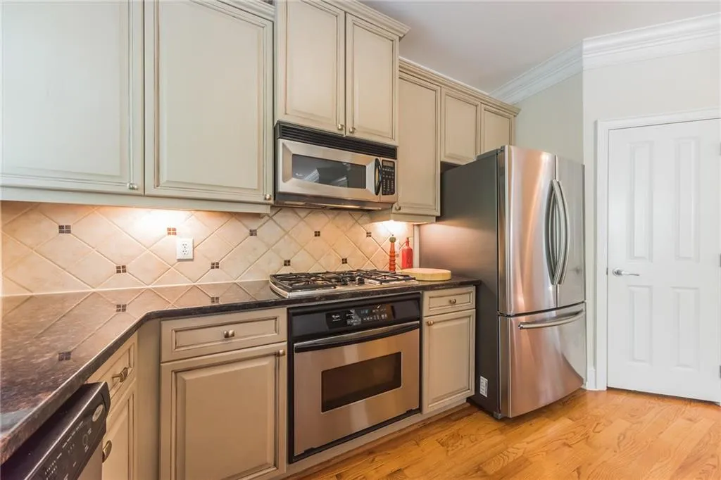 1123 Glenridge Place, Atlanta, Georgia 30342, 2 Bedrooms Bedrooms, ,2 BathroomsBathrooms,Residential,Sold,1123 Glenridge Place,6611489