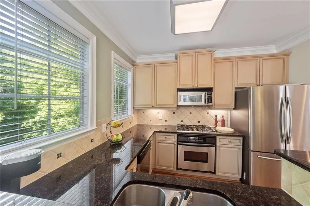 1123 Glenridge Place, Atlanta, Georgia 30342, 2 Bedrooms Bedrooms, ,2 BathroomsBathrooms,Residential,Sold,1123 Glenridge Place,6611489