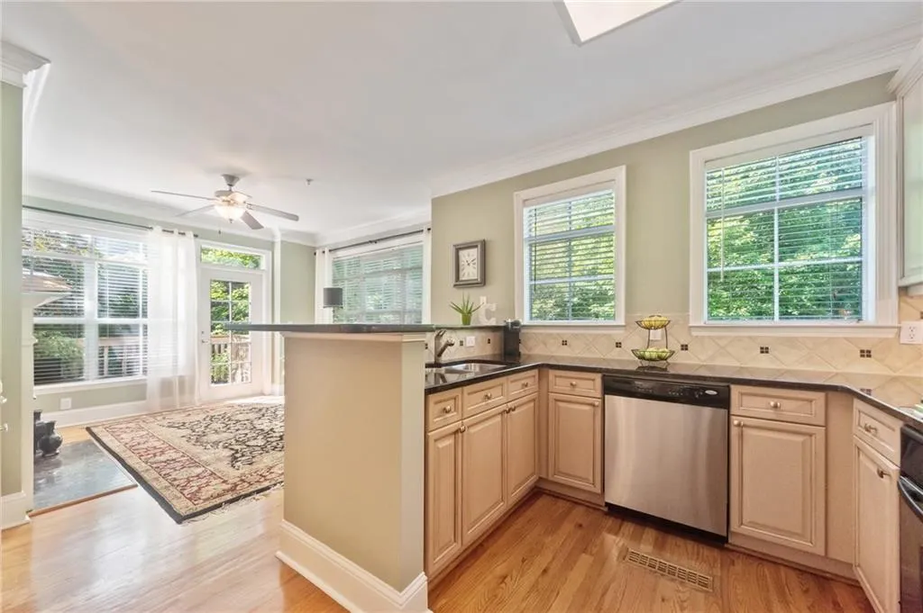 1123 Glenridge Place, Atlanta, Georgia 30342, 2 Bedrooms Bedrooms, ,2 BathroomsBathrooms,Residential,Sold,1123 Glenridge Place,6611489